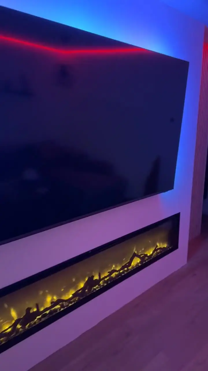TV-wand met LED-verlichting en sfeerhaard